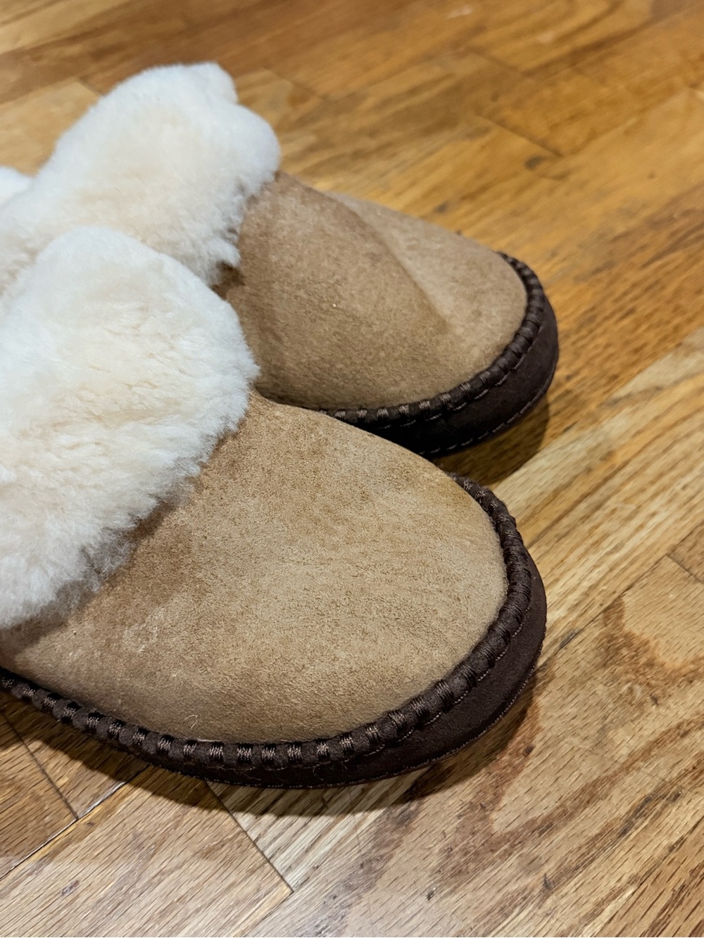 UGG Women Aira Slippers Tan & Cream - Picture 4 of 9
